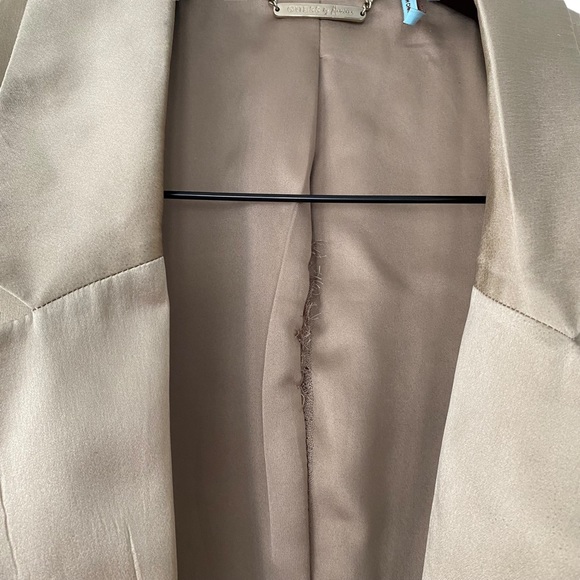 Guess by Marciano Silk-like Tan Colour Lightweight Blazer - Picture 4 of 5